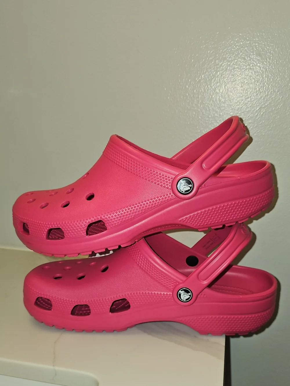 Crocs Classic Unisex Clogs In Dragonfruit. NIB. UNISEX.